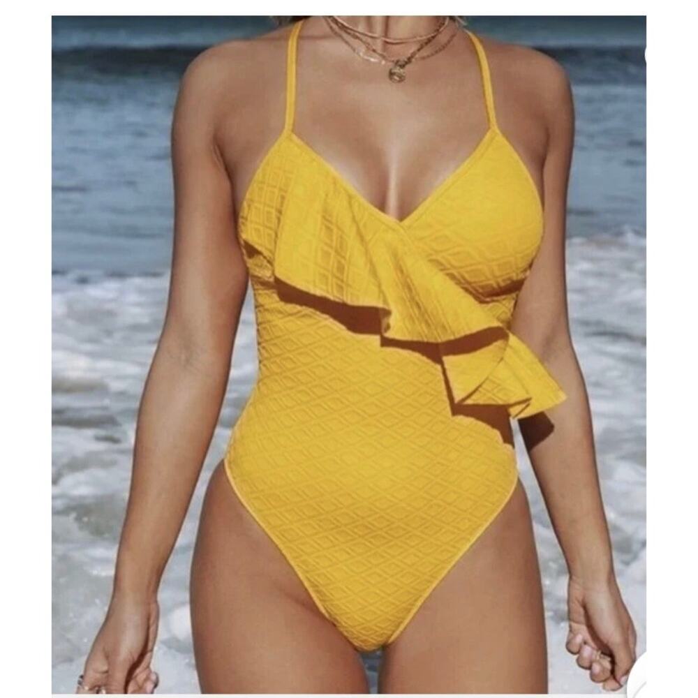 CUPSHE ruffled one piece with plunging neckline size LARGE L